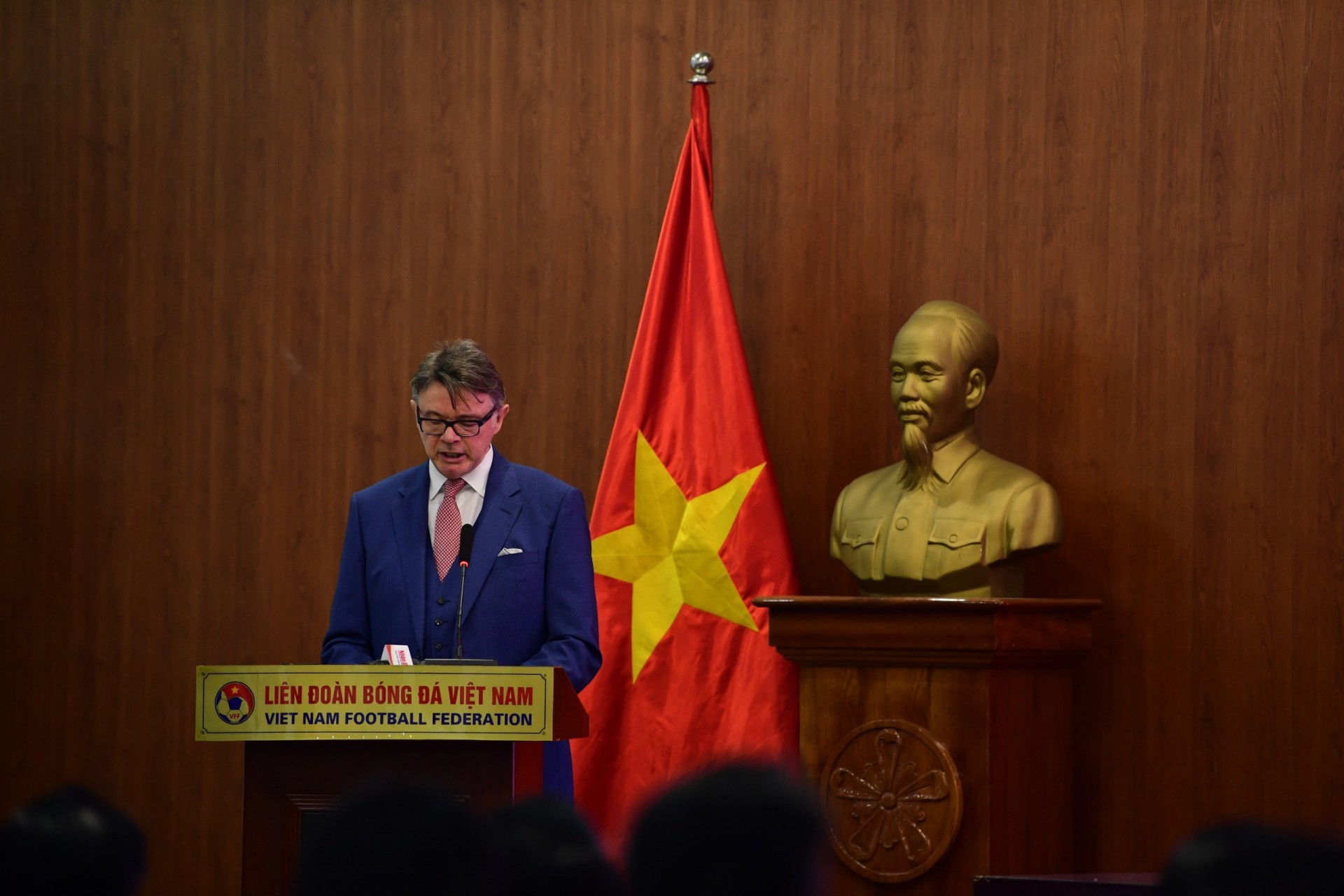 HLV Troussier: 'Việt Nam dự World Cup không phải là giấc mơ viễn vong' HLV Troussier: 'Việt Nam dự World Cup không phải là giấc mơ viển vông'