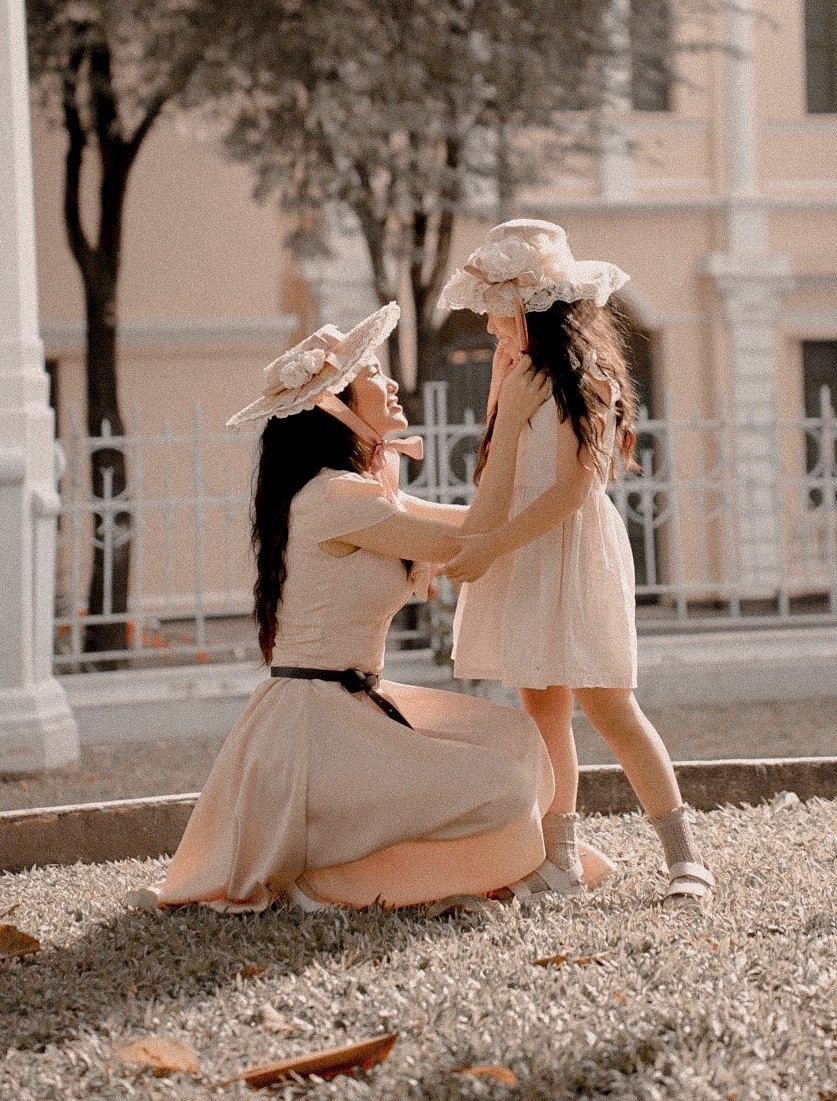 Con gái 5 tuổi Yeye Nhật Hạ lần đầu lộ diện, vẻ ngoài xinh xắn như thiên thần Con gái 5 tuổi của Yeye Nhật Hạ lần đầu lộ diện, xinh xắn như thiên thần
