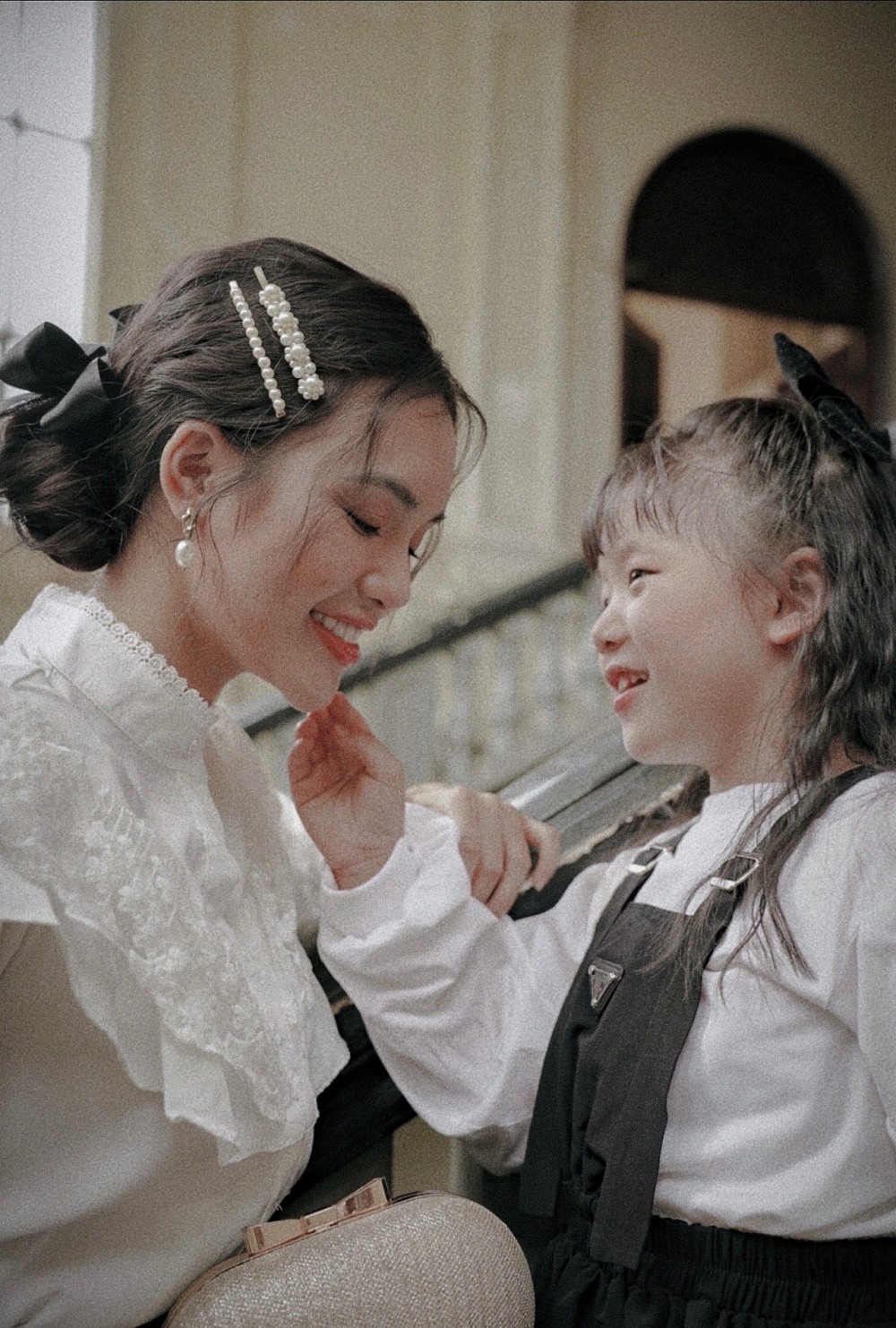 Con gái 5 tuổi của Yeye Nhật Hạ lần đầu lộ diện, xinh xắn như thiên thần