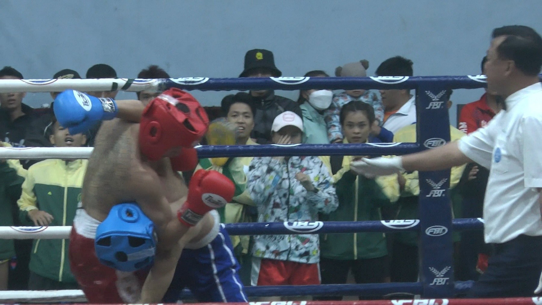 Trọng tài mắc sai lầm trong trận kickboxing TP.HCM để thua Hà Nội