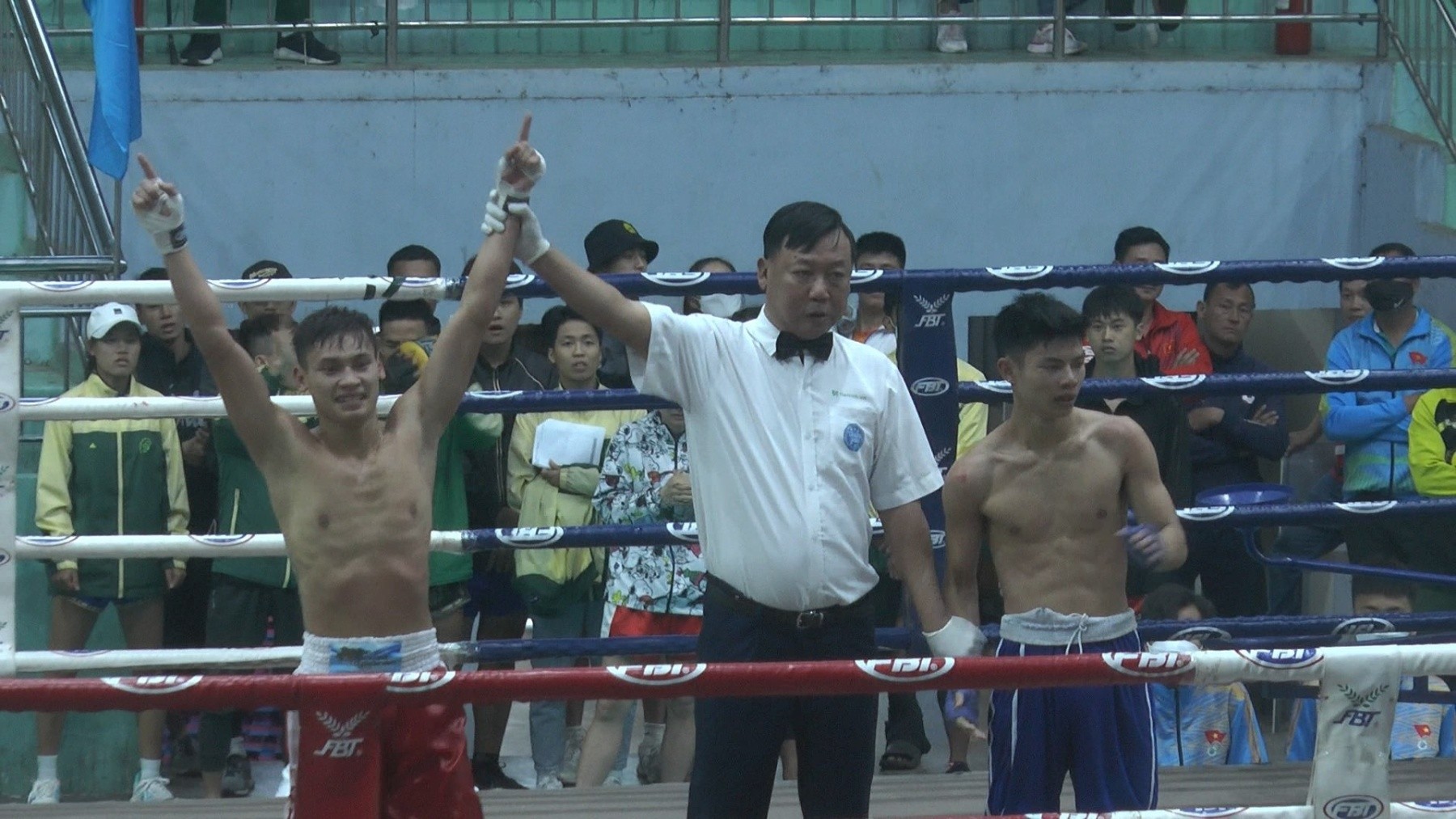 Trọng tài mắc sai lầm trong trận kickboxing TP.HCM để thua Hà Nội