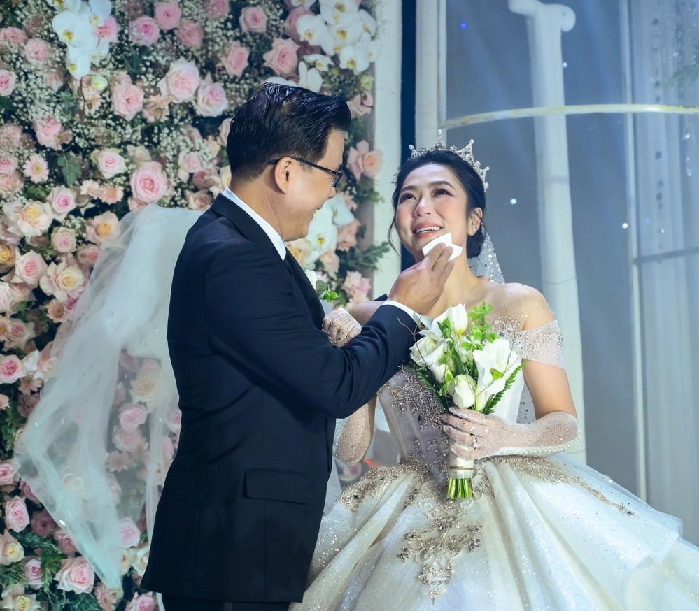 ‘Vua cá Koi’ và Hà Thanh Xuân ‘đường ai nấy đi’ sau chưa đầy 1 năm cưới nhau?