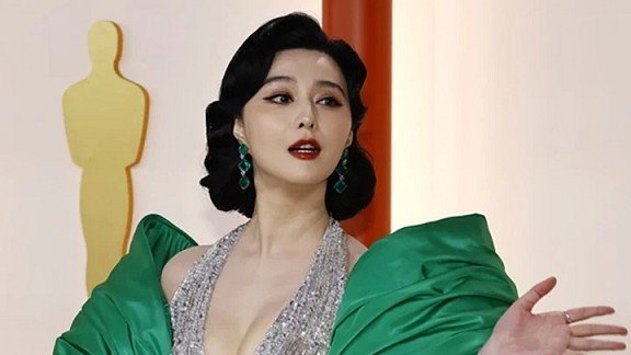 Lễ trao giải Oscars 2023: Phạm Băng Băng tái xuất gợi cảm trên thảm đỏ
