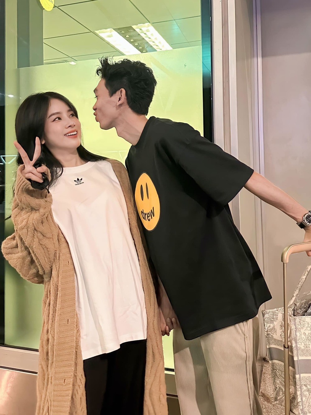 Hồng Thanh – DJ Mie bắt được hoa cưới, fan mong sớm báo tin hỷ