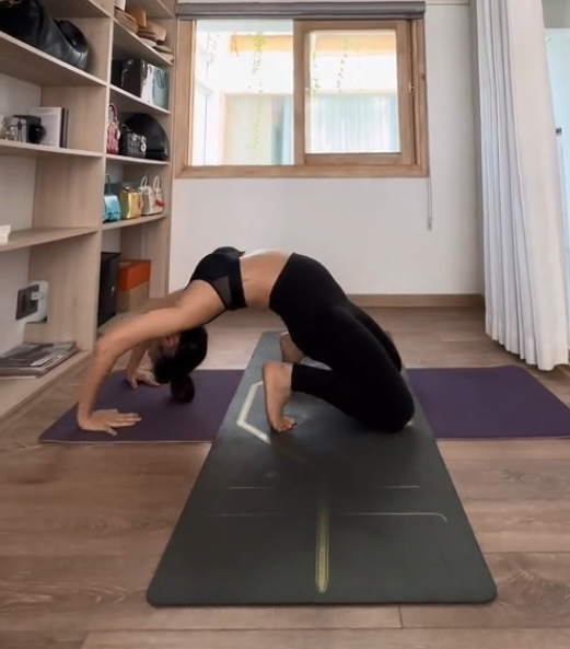 Bất chấp bị ngăn cản, mẹ bầu Phương Trinh Jolie vẫn bật ngửa tập yoga