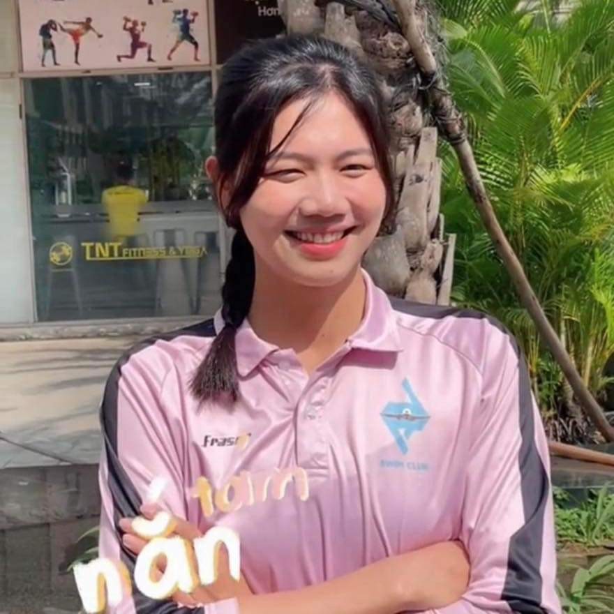 ‘Bóng hồng’ của bơi lội Việt Nam tự tin trước ống kính cùng nụ cười rạng rỡ. (Ảnh: TikTok Nguyễn Thị Ánh Viên) ‘Bóng hồng’ của bơi lội Việt Nam tự tin trước ống kính cùng nụ cười rạng rỡ. (Ảnh: TikTok Nguyễn Thị Ánh Viên)