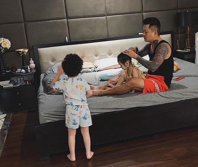 Tuấn Hưng thừa nhận 'dần thay đổi tính nết vì có cô con gái yêu' Tuấn Hưng thừa nhận 'dần thay đổi tính nết vì có cô con gái yêu'