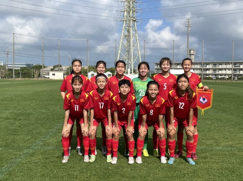 Đội hình ra quân trong trận đấu gặp ĐT U17 nữ Malaysia của ĐT U17 nữ Việt Nam. (Ảnh: VFF)