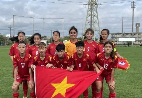 Tuyển U17 nữ Việt Nam ghi 'cơn mưa' bàn thắng vào lưới U17 nữ Okinawa