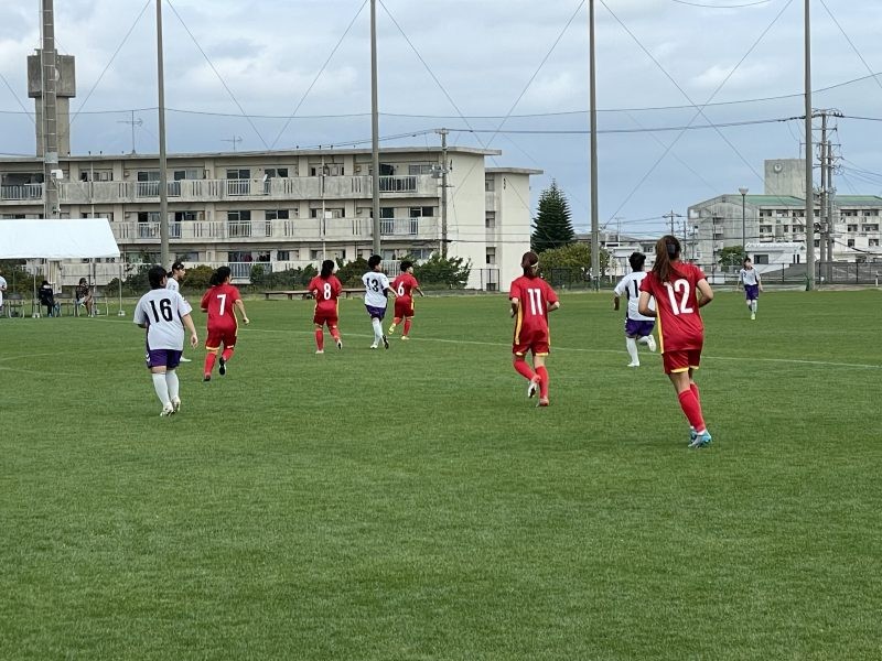 Các cô gái U17 Việt Nam đã dễ dàng có được chiến thắng đậm với tỉ số 10-0 trước đội chủ nhà. (Ảnh: VFF)