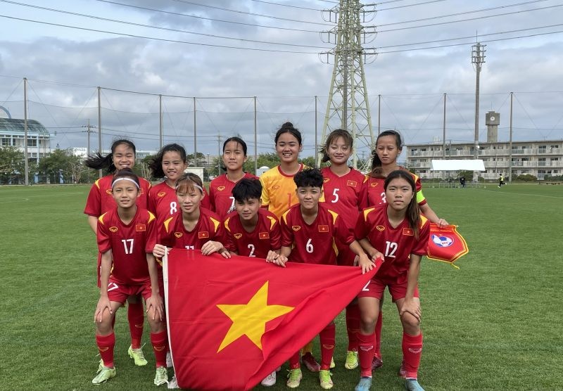 Đội hình 11 cầu thủ đá chính của tuyển U17 nữ Việt Nam trong trận đấu với U17 nữ Okinawa. (Ảnh: VFF)