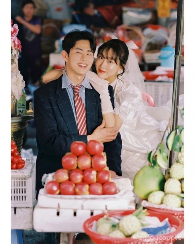 Phát sốt bộ ảnh cưới đẹp như mơ của diễn viên Hàn Quốc chụp ở Việt Nam