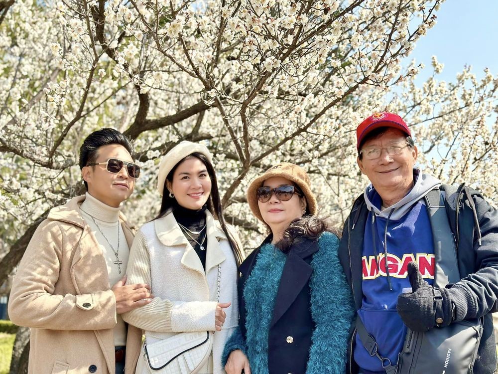 Kha Ly – Thanh Duy diện hanbok tình tứ thực hiện ‘hấp hôn’ ở Hàn Quốc Kha Ly – Thanh Duy diện hanbok tình tứ thực hiện ‘hấp hôn’ ở Hàn Quốc