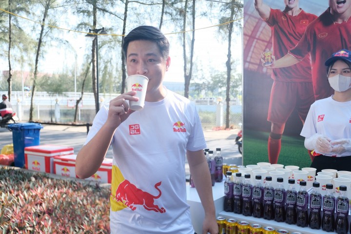 Chùm ảnh: Tiến Linh rạng rỡ xuất hiện tại giải bóng đá Thanh Niên sinh viên Việt Nam
