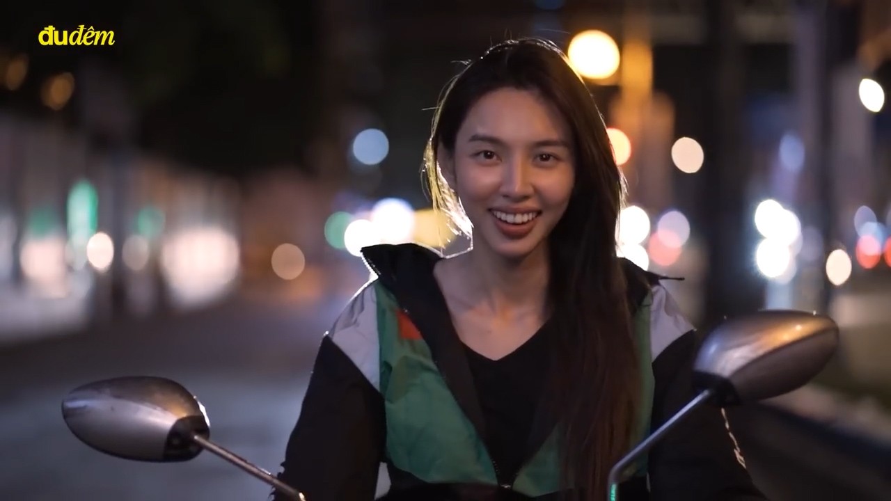 Hoa hậu Thuỳ Tiên 'dở khóc dở cười' khi thử nghề lái xe công nghệ
