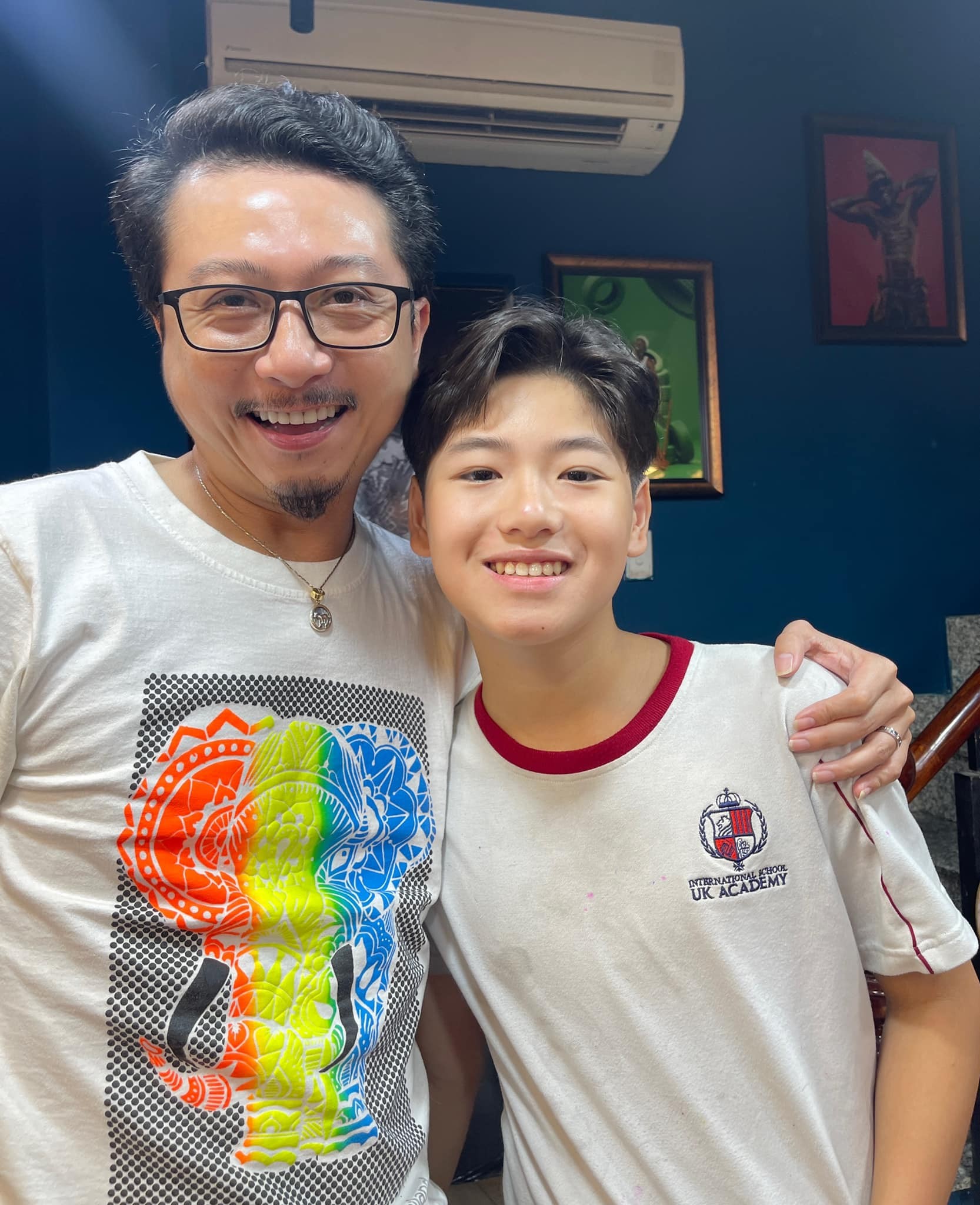 Con trai Hứa Minh Đạt trổ mã như idol Hàn Quốc, Thúy Nga vào nhận con rể Con trai Hứa Minh Đạt trổ mã cực điển trai, Thúy Nga vào nhận con rể