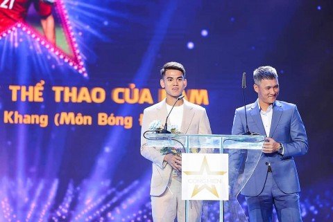 Khuất Văn Khang được vinh danh Gương mặt trẻ thể thao của năm