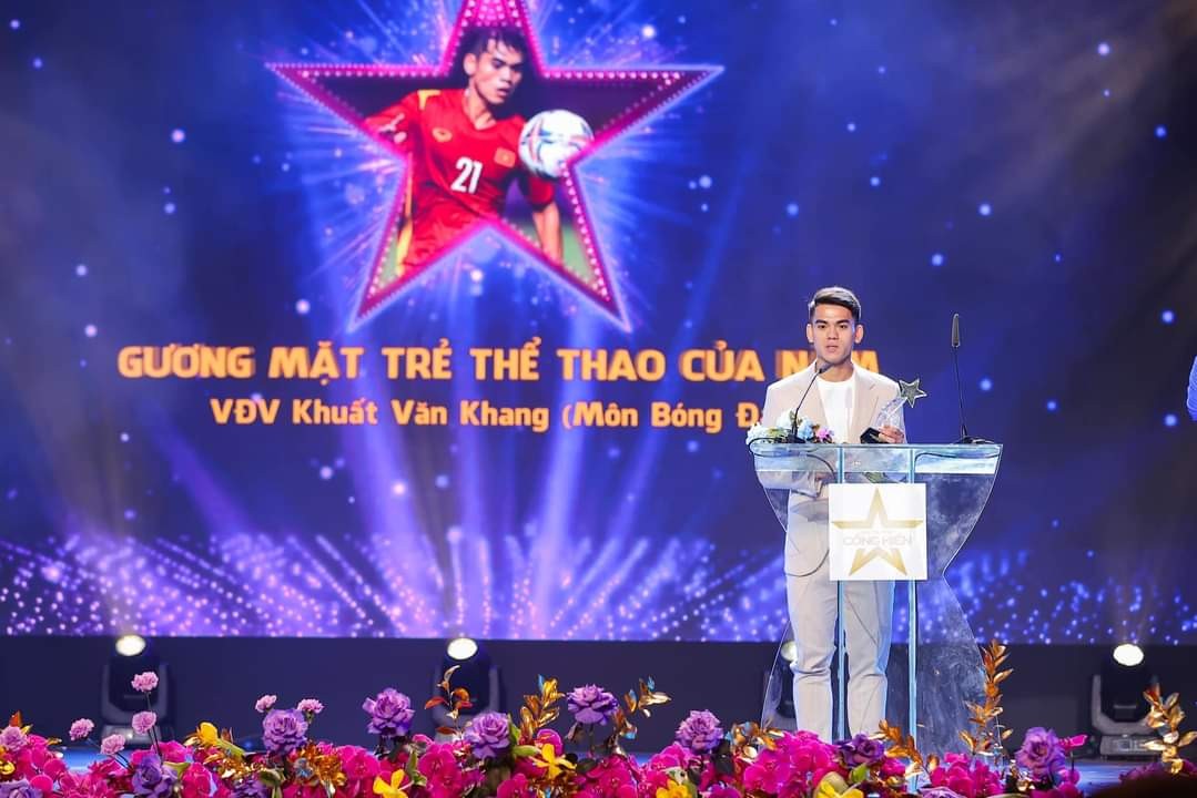 Khoảnh khắc vinh quang của cầu thủ Khuất Văn Khang. (Ảnh: Viettel FC)