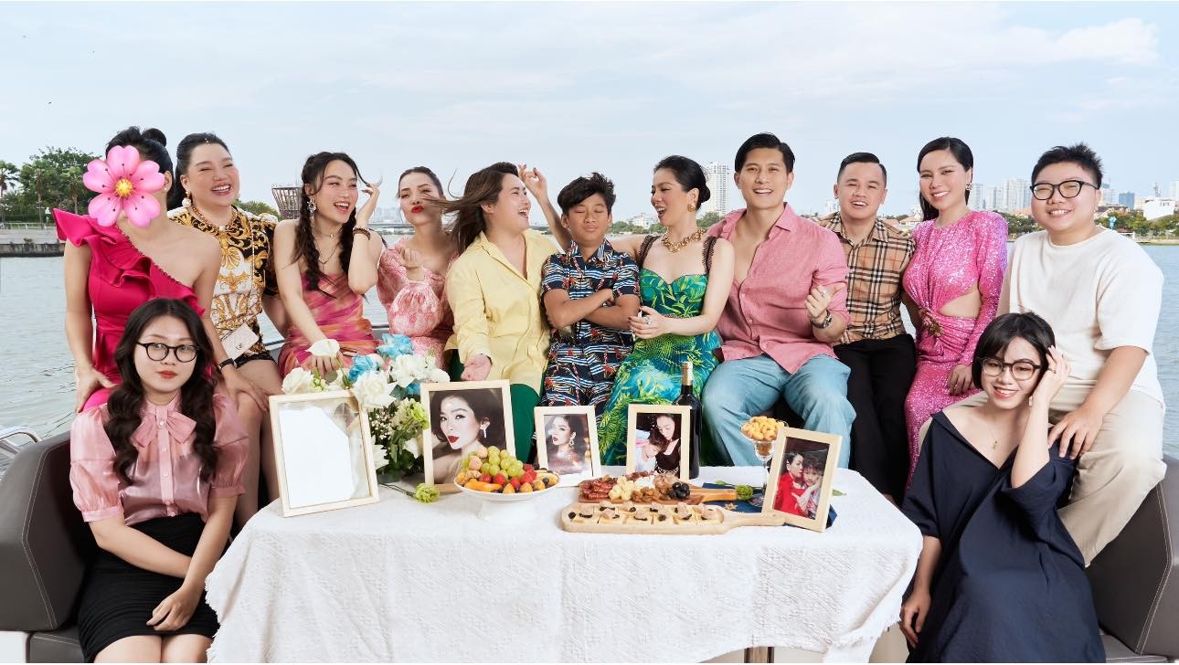 Sinh nhật đôi của Lệ Quyên và con trai: Du thuyền sang chảnh lướt sông Sinh nhật đôi của Lệ Quyên và quý tử: Du thuyền sang chảnh lướt sông