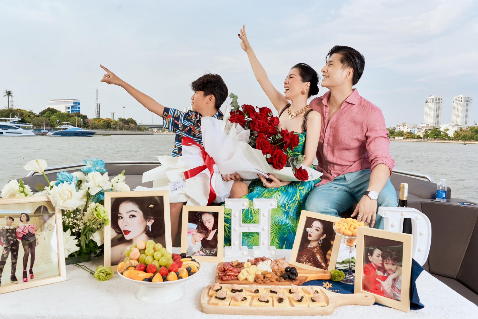 Sinh nhật đôi của Lệ Quyên và con trai: Du thuyền sang chảnh lướt sông Sinh nhật đôi của Lệ Quyên và quý tử: Du thuyền sang chảnh lướt sông
