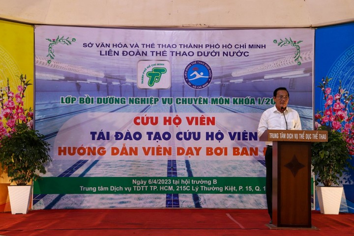 200 học viên tại TP. Hồ Chí Minh nhận chứng chỉ cứu hộ đuối nước , huấn luyện bơi lội 200 học viên tại TP. Hồ Chí Minh nhận chứng chỉ cứu hộ đuối nước , huấn luyện bơi lội