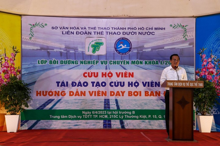 200 học viên tại TP. Hồ Chí Minh nhận chứng chỉ cứu hộ đuối nước , huấn luyện bơi lội