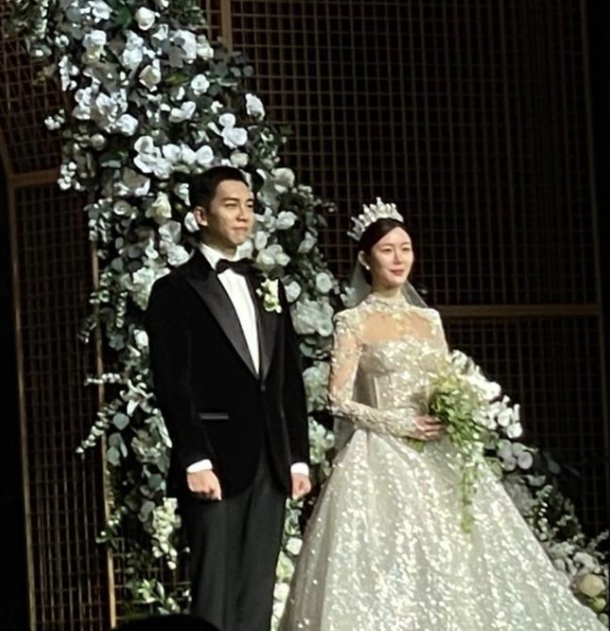 Đám cưới Lee Seung Gi - Lee Da In: Chú rể bật khóc bên cô dâu đẹp như công chúa