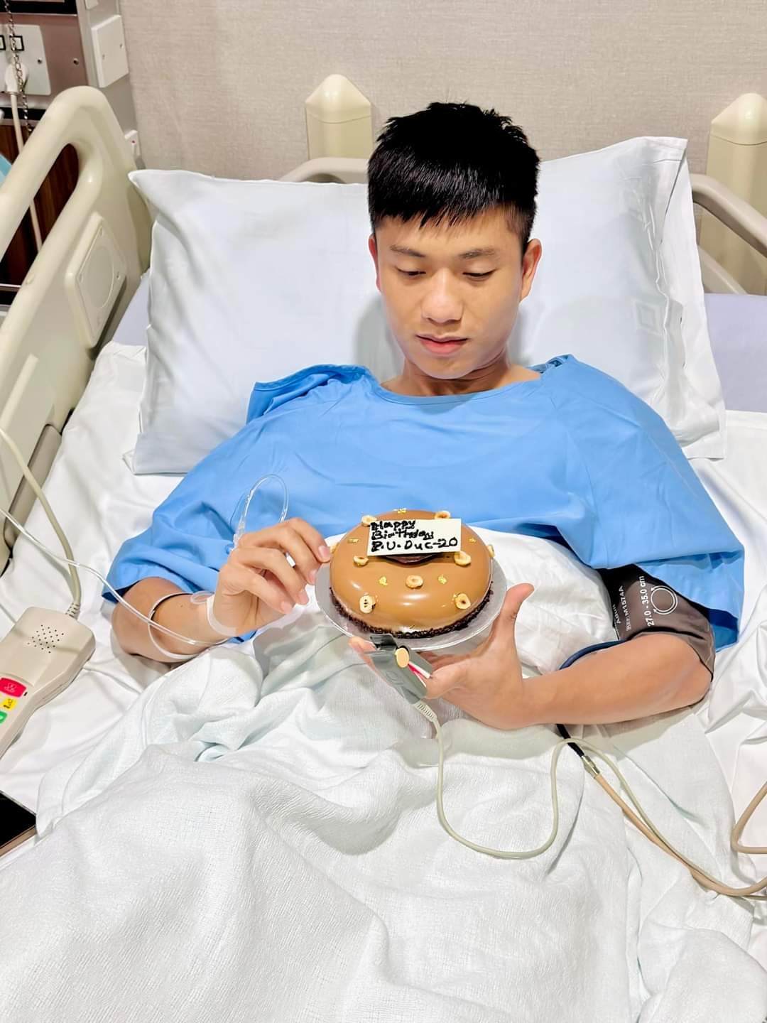 Khoảnh khắc đặc biệt được Phan Văn Đức chia sẻ trên mạng xã hội. (Ảnh: FBNV)