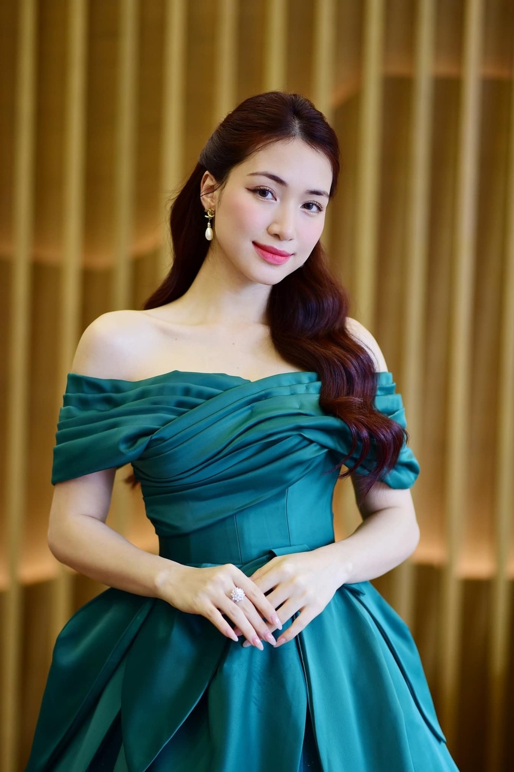 Hòa Minzy khẳng định: 'Tôi chưa lấy chồng bao giờ'