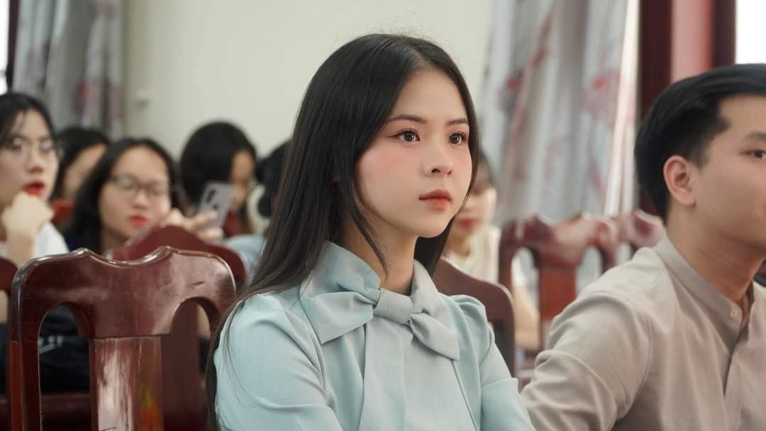 Cô gái xứ Nghệ đã xuất sắc trở thành Đảng viên Đảng Cộng Sản Việt Nam ở tuổi 18. (Ảnh: FBNV)