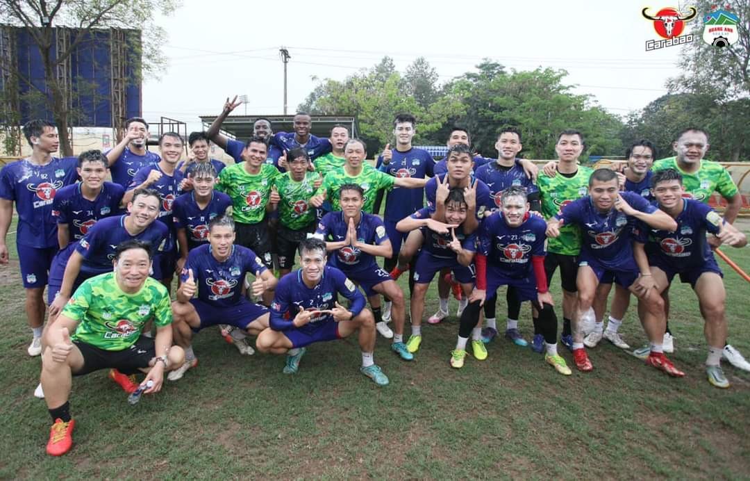 Songkran Day gắn kết tình thầy trò đội bóng phố Núi. (Ảnh: CLB Bóng đá Hoàng Anh Gia Lai)