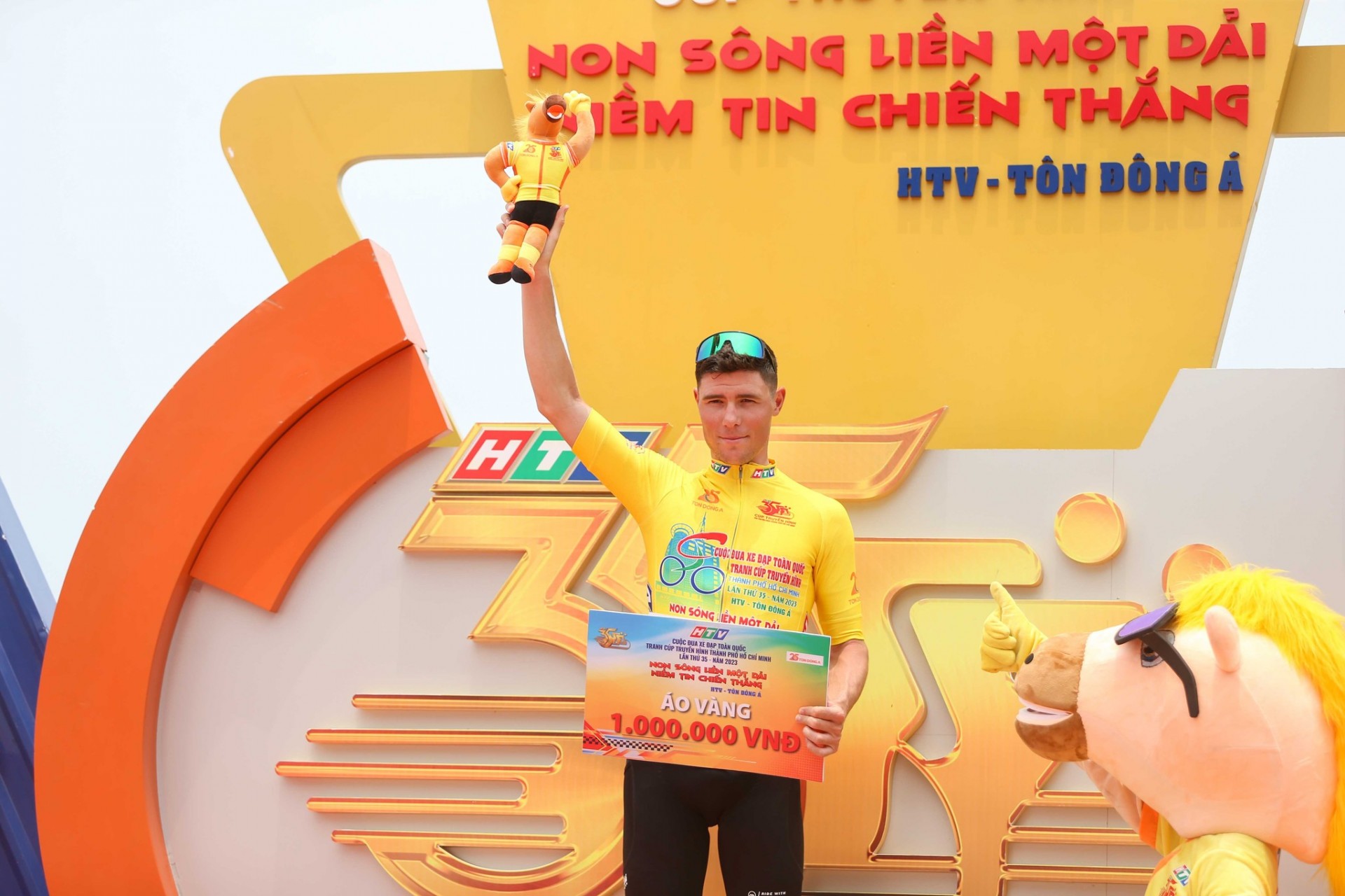 Chặng 13 Cúp Truyền hình 2023: Huỳnh Thanh Tùng xuất sắc giành chiến thắng chặng