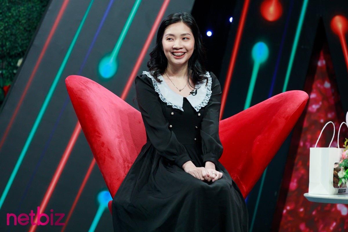 Gặp cao thủ ‘thả thính’, cô gái xinh đẹp quyết tâm ‘ăn miếng trả miếng’ Gặp cao thủ ‘thả thính’, cô gái xinh đẹp quyết tâm ‘ăn miếng trả miếng’