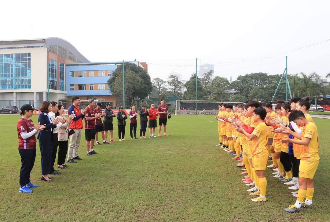 Đội tuyển bóng đá nữ Việt Nam sẵn sàng tinh thần lên đường cho SEA Games 32. (Ảnh: Liên đoàn Bóng đá Việt Nam)