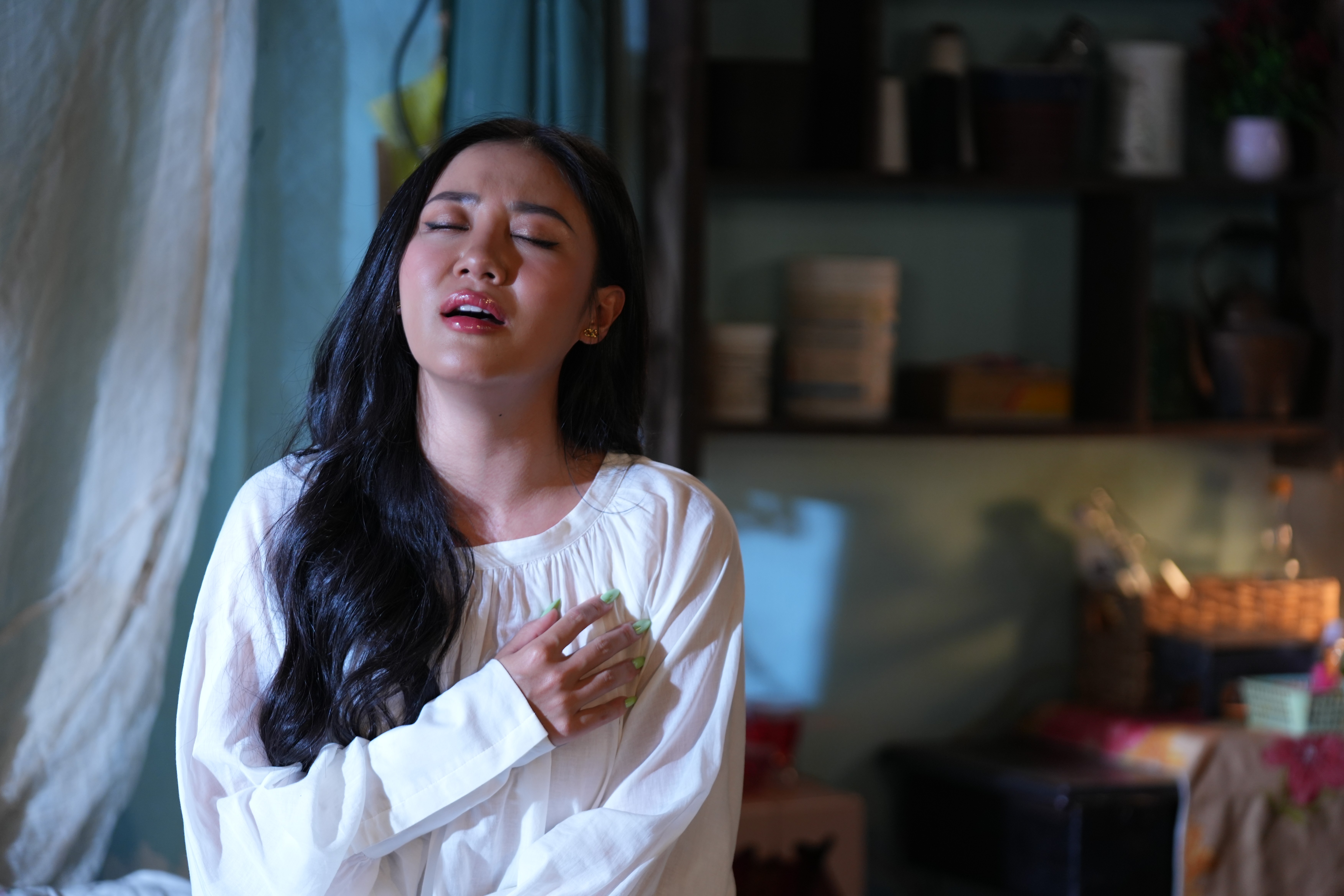 Văn Mai Hương, Hồ Trung Dũng ghi điểm khi hát nhạc phim 'Con Nhót mót chồng'