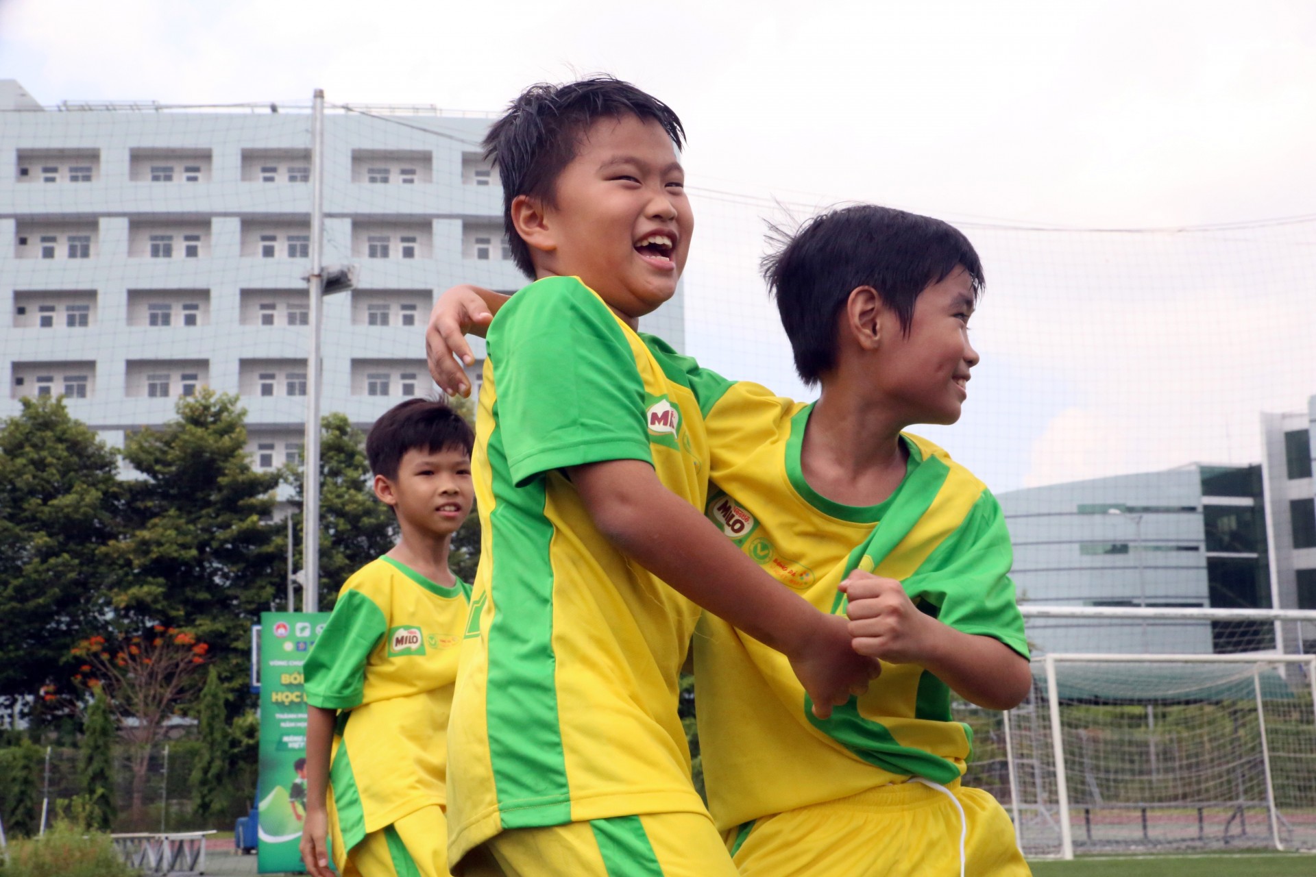 Những giây phút đang nhớ của lứa tuổi học trò trên sân cỏ