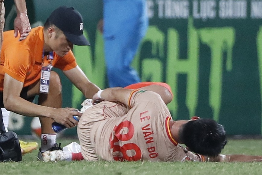 Ngôi sao nội bị chấn thương, HLV đội Công an Hà Nội nói gì?