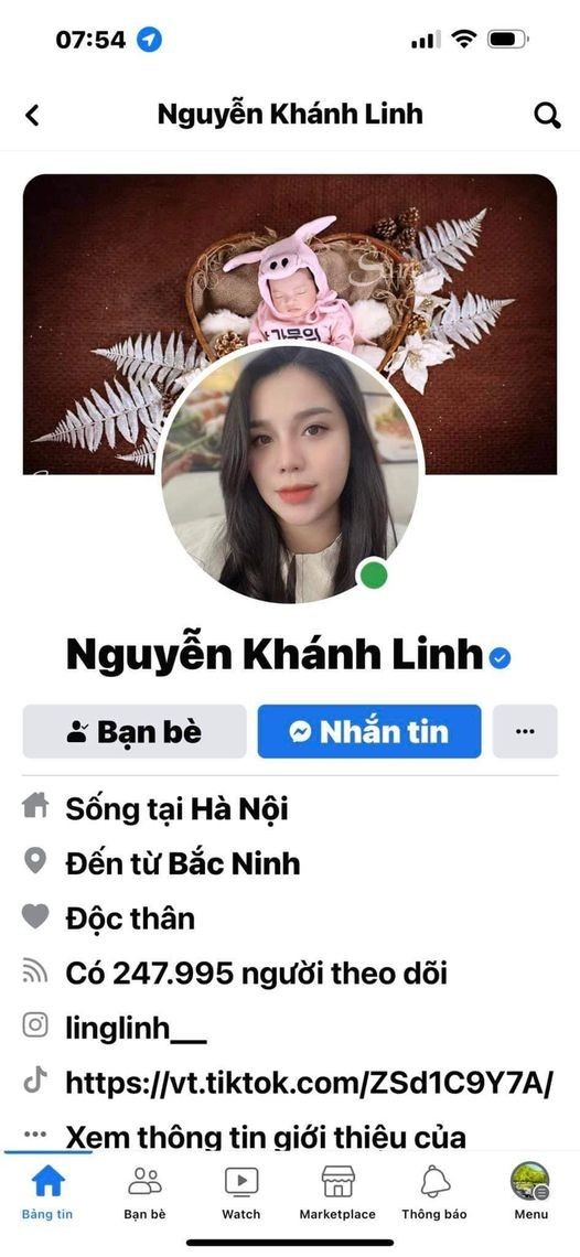 Trung vệ Bùi Tiến Dũng lên tiếng về status gây xôn xao của vợ Trung vệ Bùi Tiến Dũng lên tiếng về status gây xôn xao của vợ