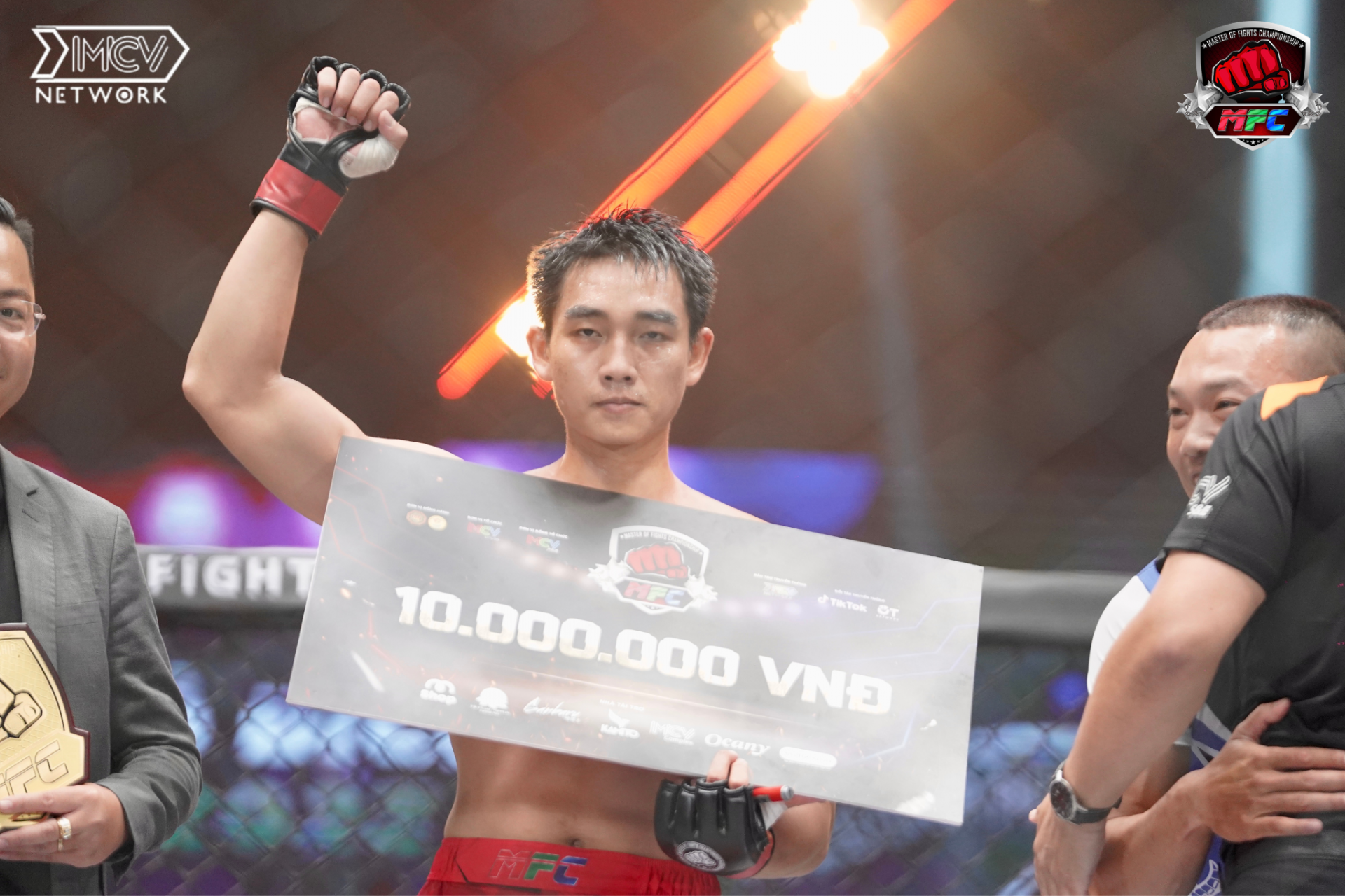 Đánh bại đối thủ bằng một đòn siết cổ, Phạm Văn Nam chiến thắng đầy thuyết phục tại Master Of Fights Championship 2023