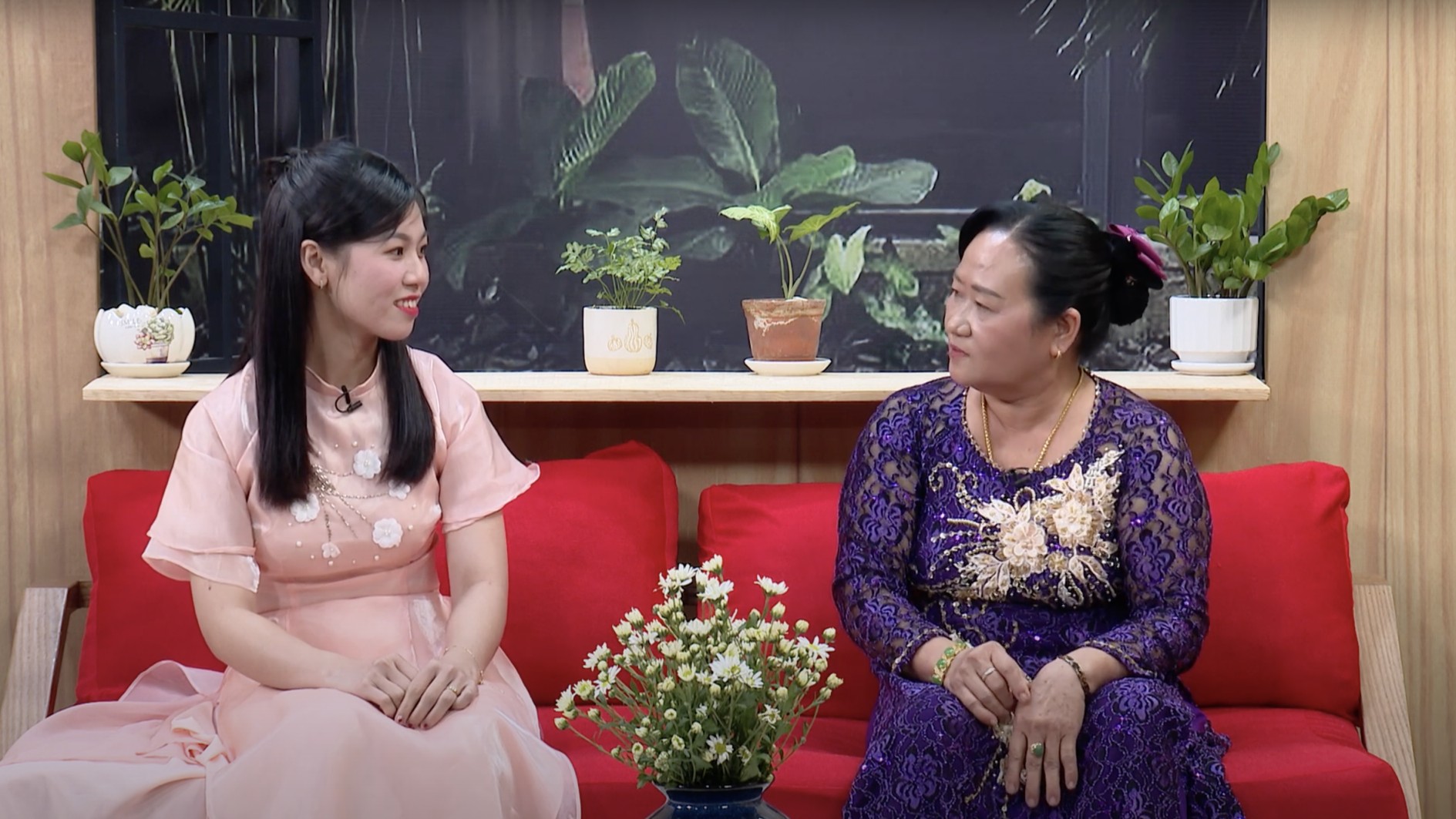 Mẹ chồng khiến MC Quyền Linh - Lê Lộc 'há hốc' vì 'làm dâu' nhiều hơn nàng dâu