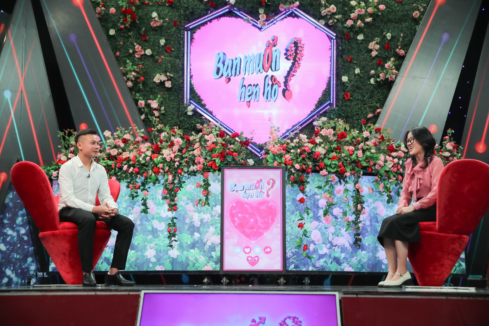 Anh chàng kỹ tính ghép đôi cô gái mít ướt trên sóng truyền hình và cái kết có hậu