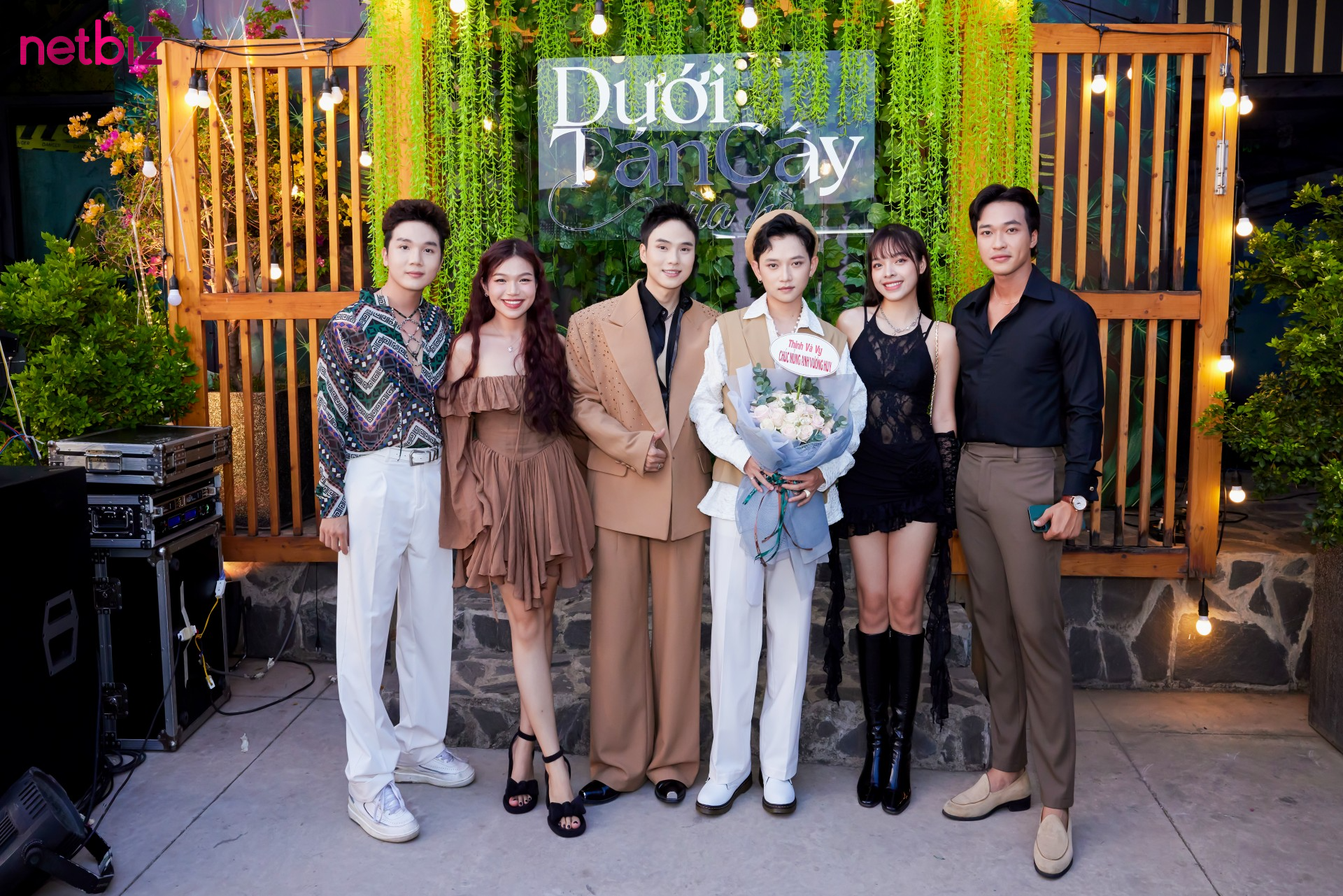 Mãn nhãn với mini show ca nhạc đặc biệt tại buổi công chiếu phim “Dưới tán cây mùa hè”