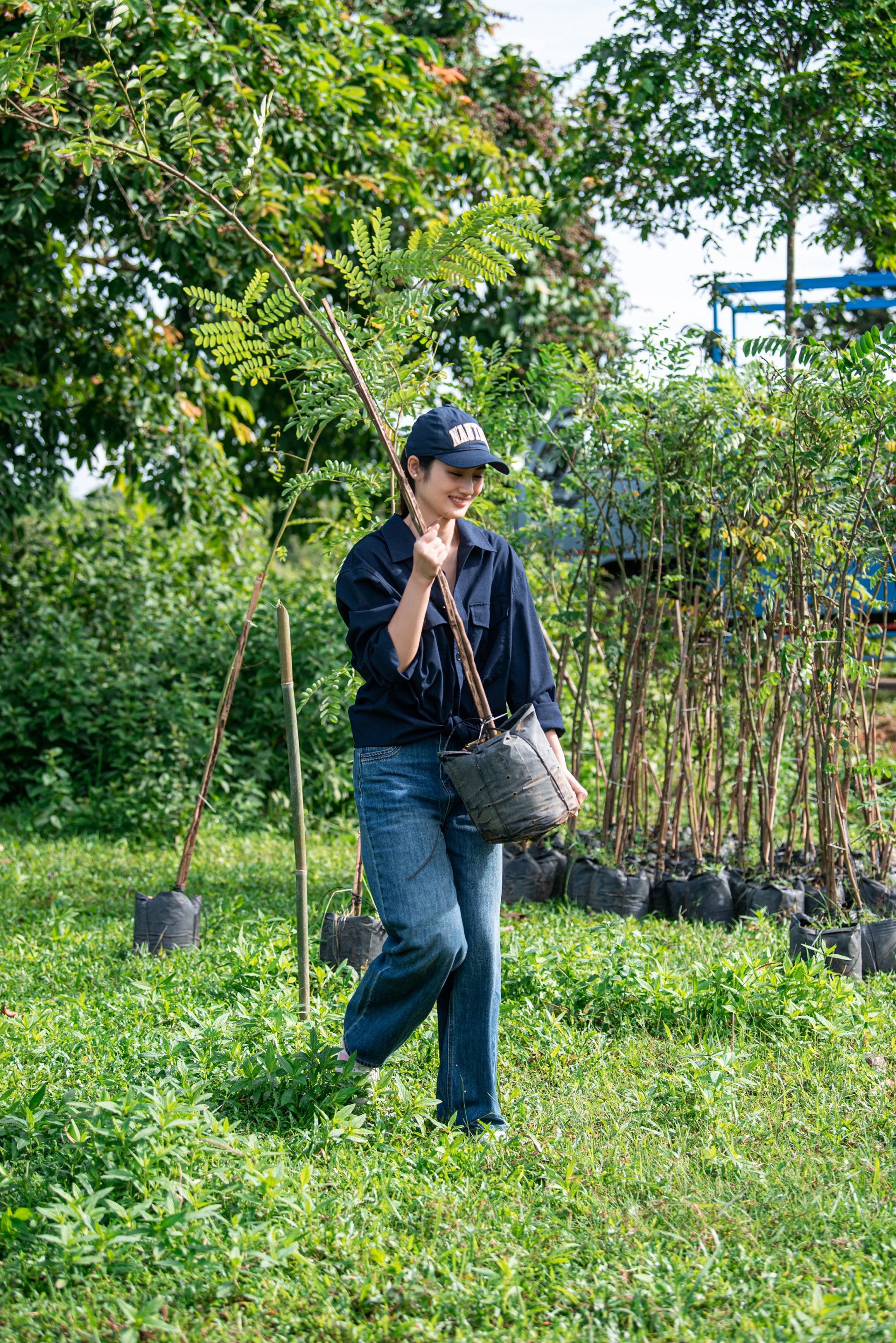 Hoa hậu Ý Nhi và thí sinh Mr World Vietnam 2024 trồng cây gây rừng