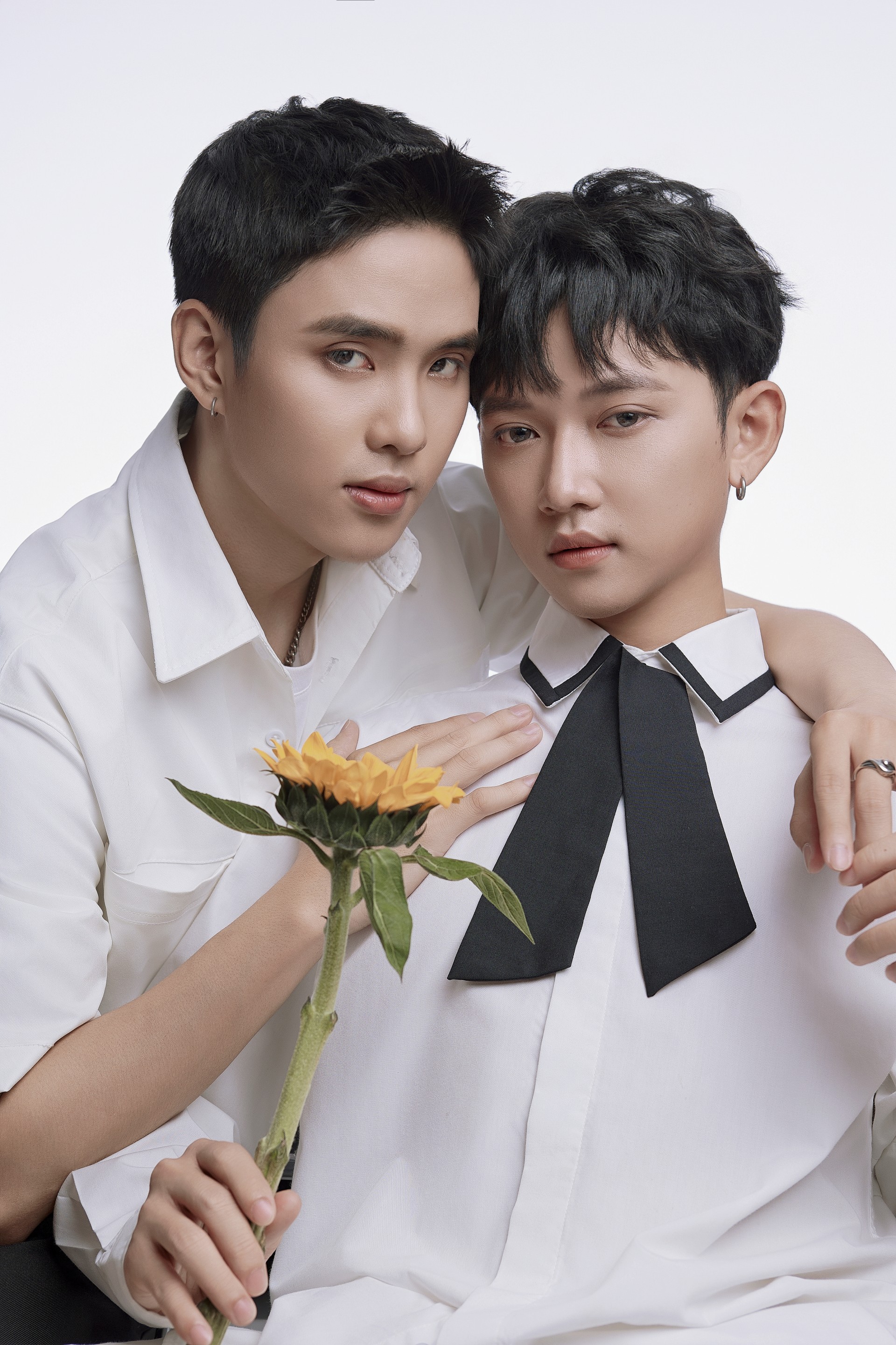 Dưới tán cây mùa hè - phim ca nhạc boylove đang “gây nhiệt” trong giới trẻ Dưới tán cây mùa hè - phim ca nhạc boylove đang “gây nhiệt” trong giới trẻ