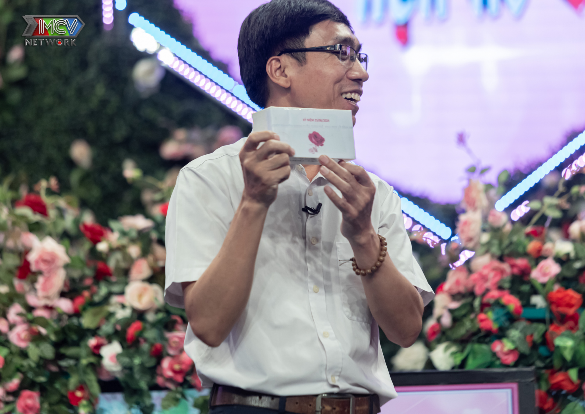 2 tiếng hát cất lên trong chương trình, cũng là lúc 2 trái tim đồng điệu cùng sáng đèn