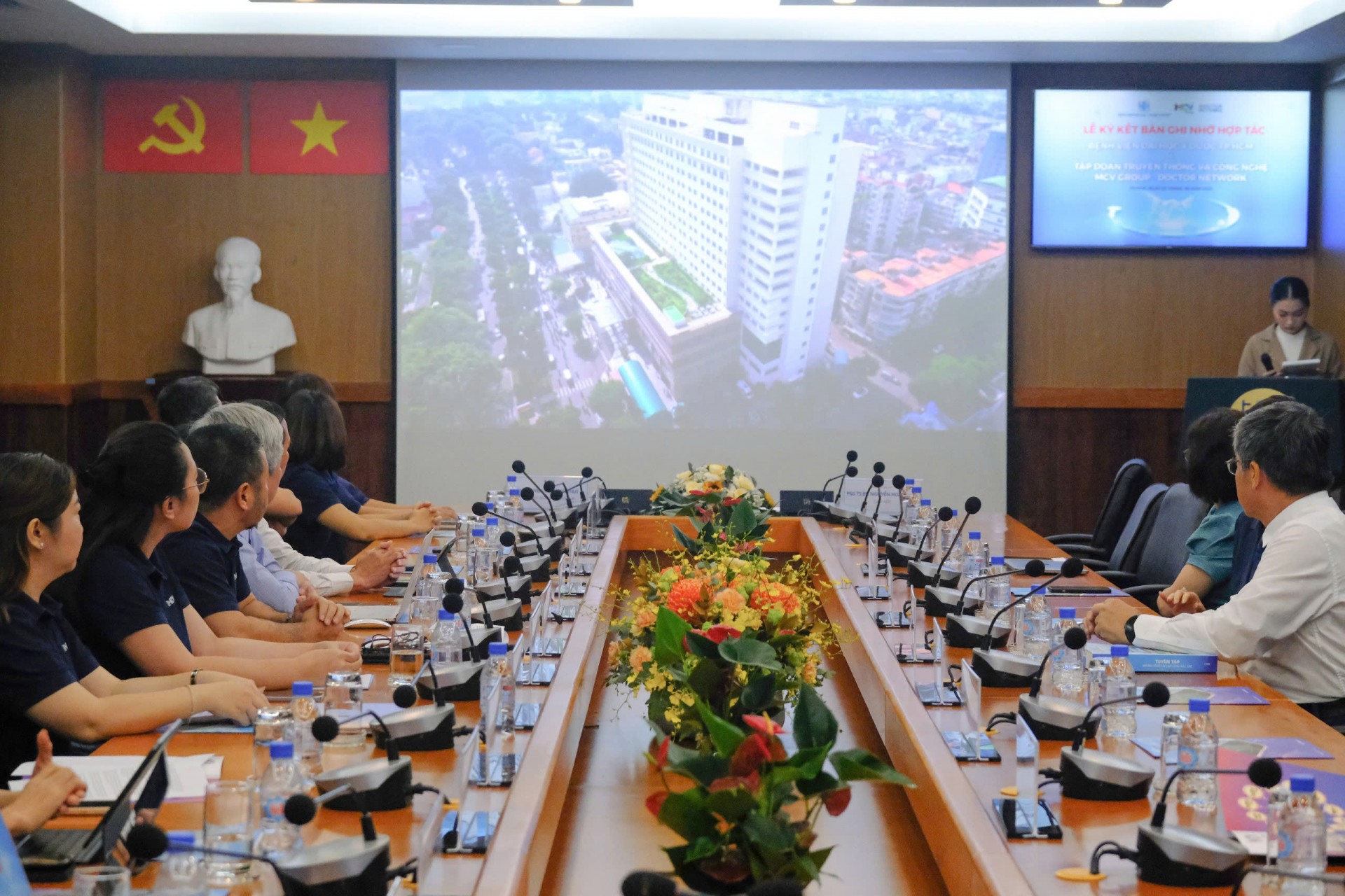 BỆNH VIỆN ĐẠI HỌC Y DƯỢC TP. HỒ CHÍ MINH KÝ KẾT BIÊN BẢN GHI NHỚ HỢP TÁC CÙNG MCV GROUP - DOCTOR NETWORK ĐẨY MẠNH TRUYỀN THÔNG