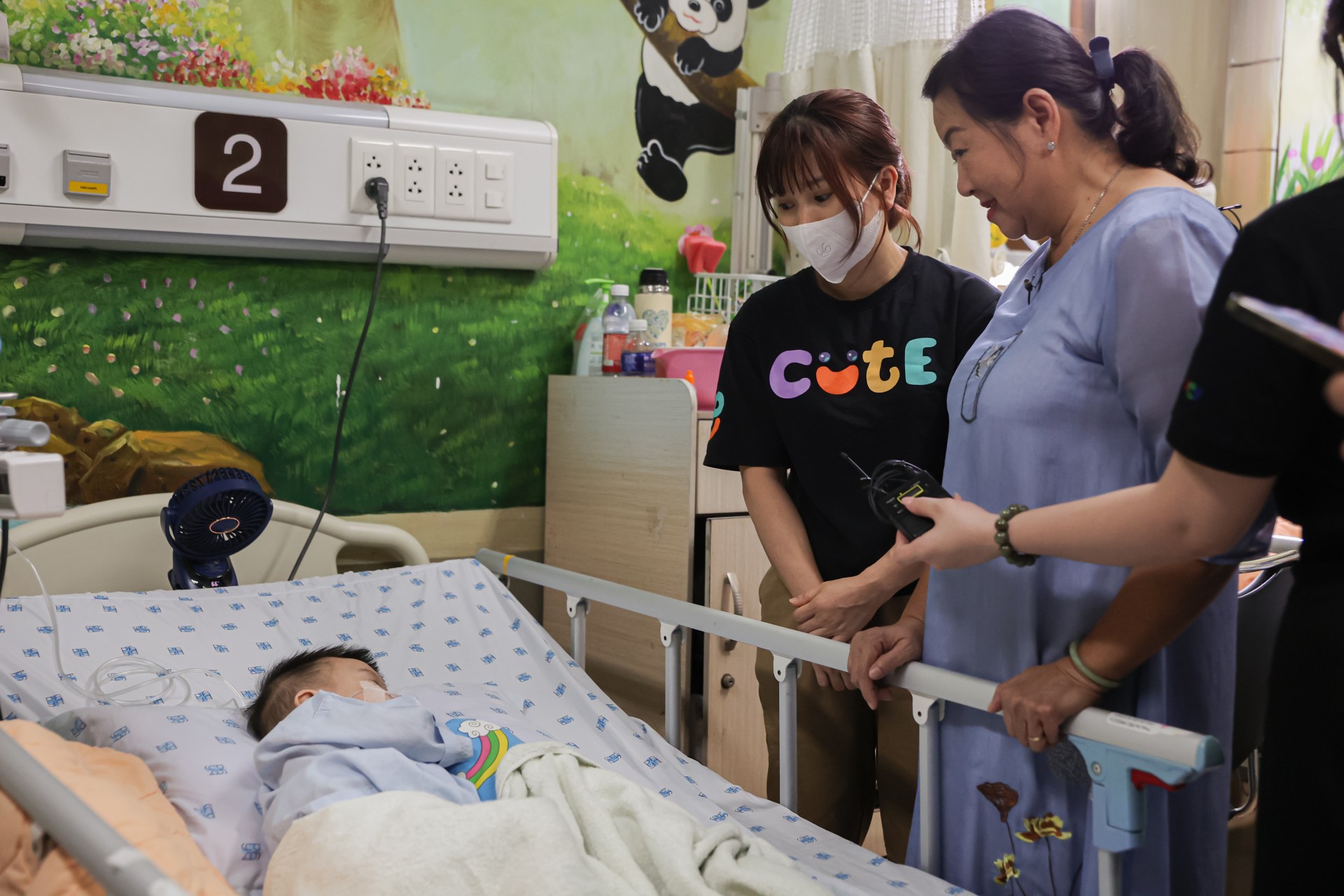 Doctor Network dành tặng hơn 1000 phần quà cho các bệnh nhi có hoàn cảnh khó khăn Doctor Network dành tặng hơn 1000 phần quà cho các bệnh nhi có hoàn cảnh khó khăn