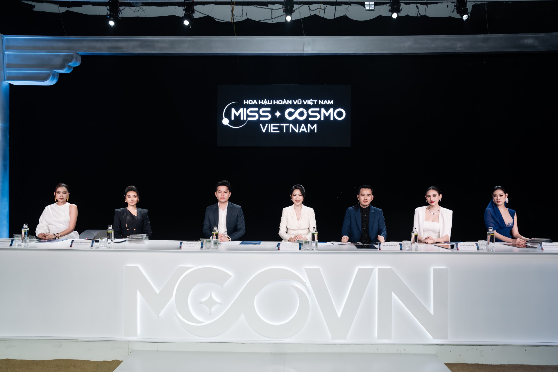 TRUYỀN NHÂN H’HEN NIÊ “ÉM SKILL” TẠI VÒNG DEBATE, GIÁM KHẢO VÕ HOÀNG YẾN CHẤT VẤN: “CHIÊU TRÒ ĐỂ GÂY CHÚ Ý?”