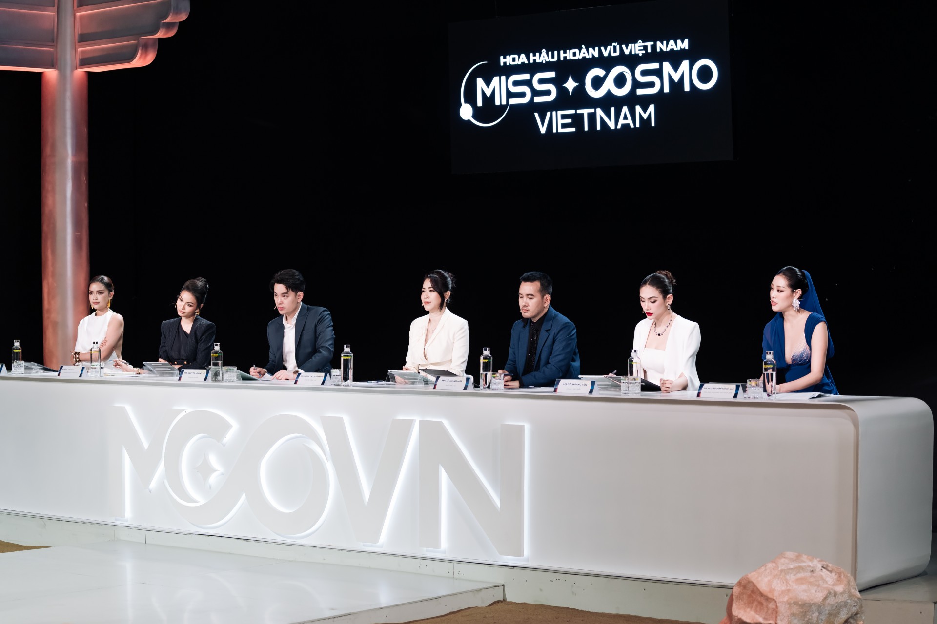 TRUYỀN NHÂN H’HEN NIÊ “ÉM SKILL” TẠI VÒNG DEBATE, GIÁM KHẢO VÕ HOÀNG YẾN CHẤT VẤN: “CHIÊU TRÒ ĐỂ GÂY CHÚ Ý?”
