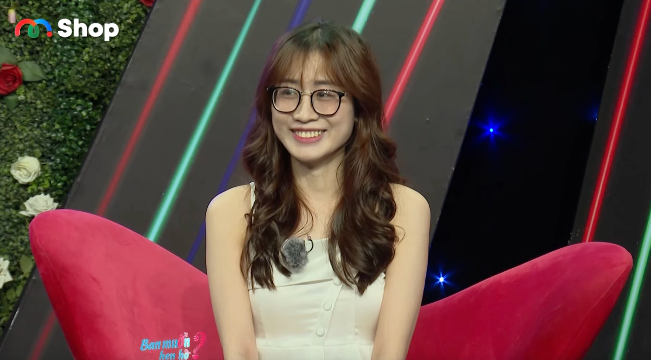 Nữ nhân viên ngân hàng xinh đẹp bị chàng trai từ chối trên show hẹn hò